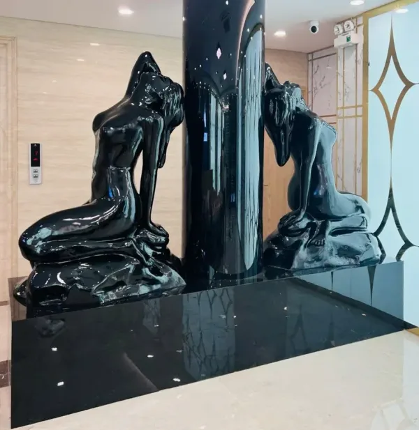 Mô hình tượng hai cô gái bằng composite