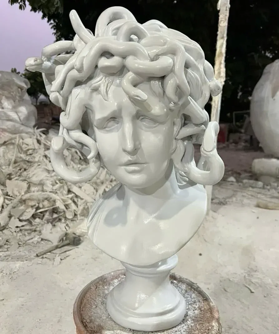 Mô hình tượng Medusa bằng composite
