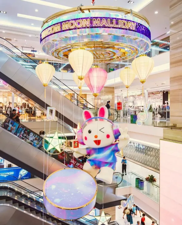 Mô hình điêu khắc VINCOM MOON MALLIDAY tại Vincom Center Đồng Khởi