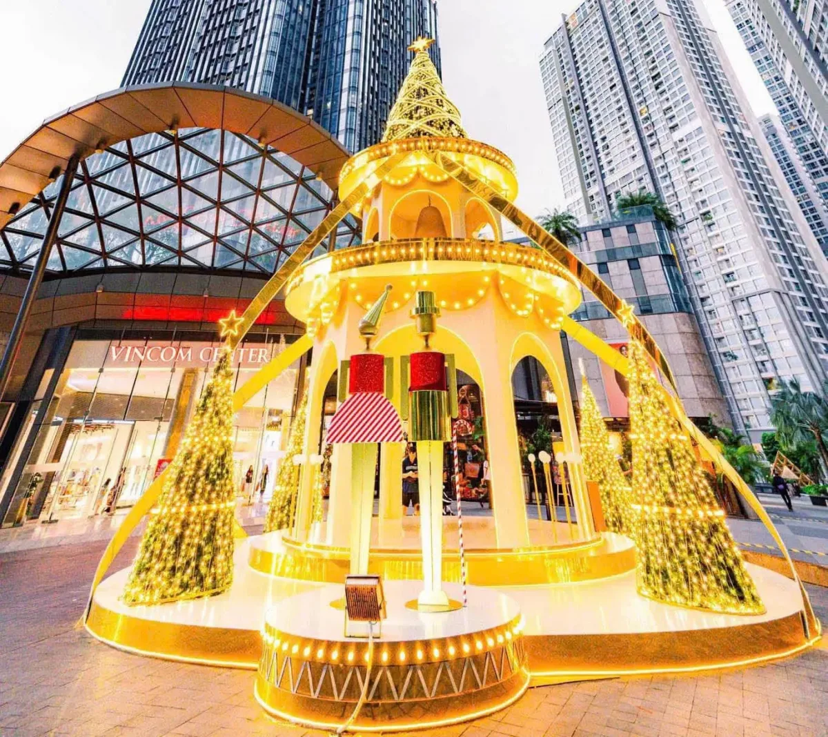 Mô hình điêu khắc tại Vincom Landmark 81