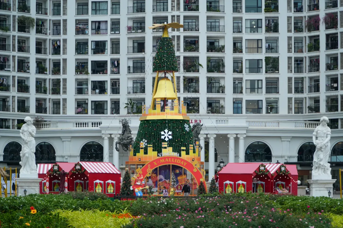 Mô hình điêu khắc – Royal City (2)
