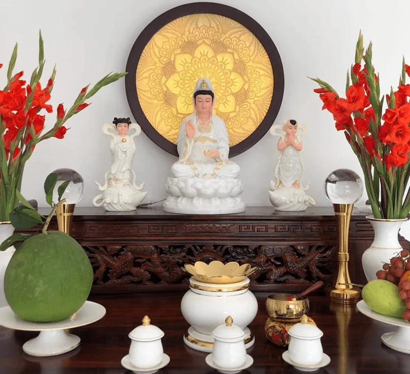 Thờ mẹ quan âm tại nhà sao cho đúng? Những điều cần tránh - Bàn Thờ Đồng Tâm - Đẹp Từ Tâm