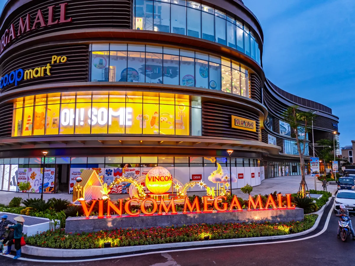 Không gian decor Trung thu tại Vincom Mega Mall Royal Island