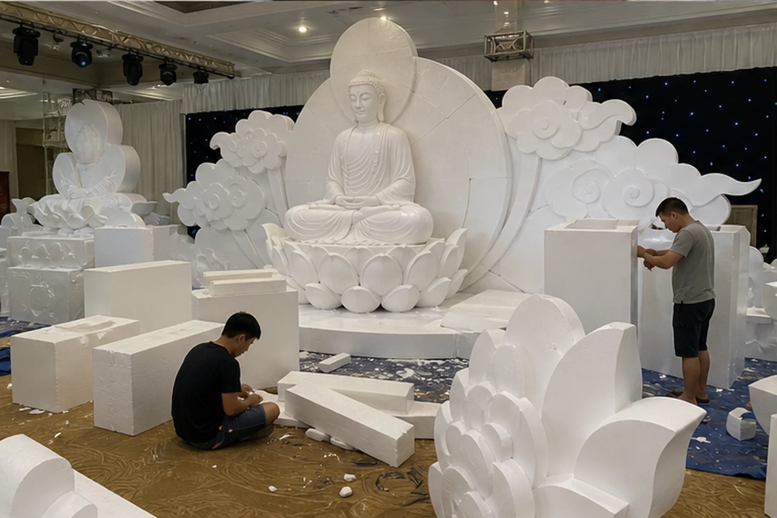 mô hình Phật giáo bằng xốp cho sự kiện trong nhà, khối lớn nhẹ và đang được lắp ráp, minh họa giải pháp decor tạm thời