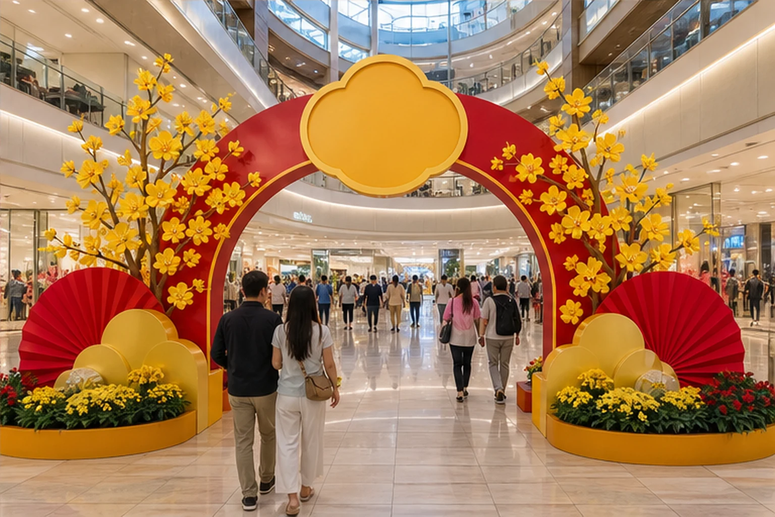 Booth trang trí Tết trong trung tâm thương mại với cổng chào đỏ vàng, hoa mai lớn, bảng logo phía trên và lối đi rộng...